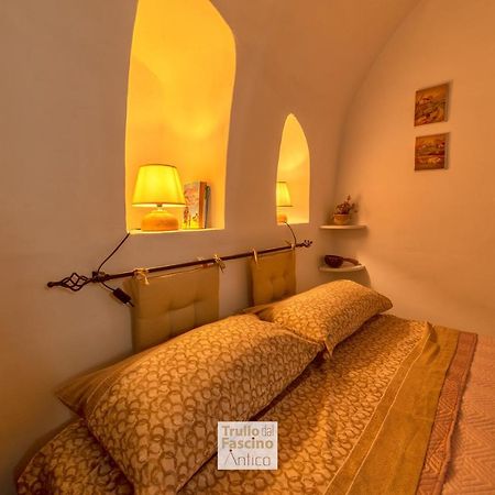 Trullo Dal Fascino Antico Villa Locorotondo Bagian luar foto