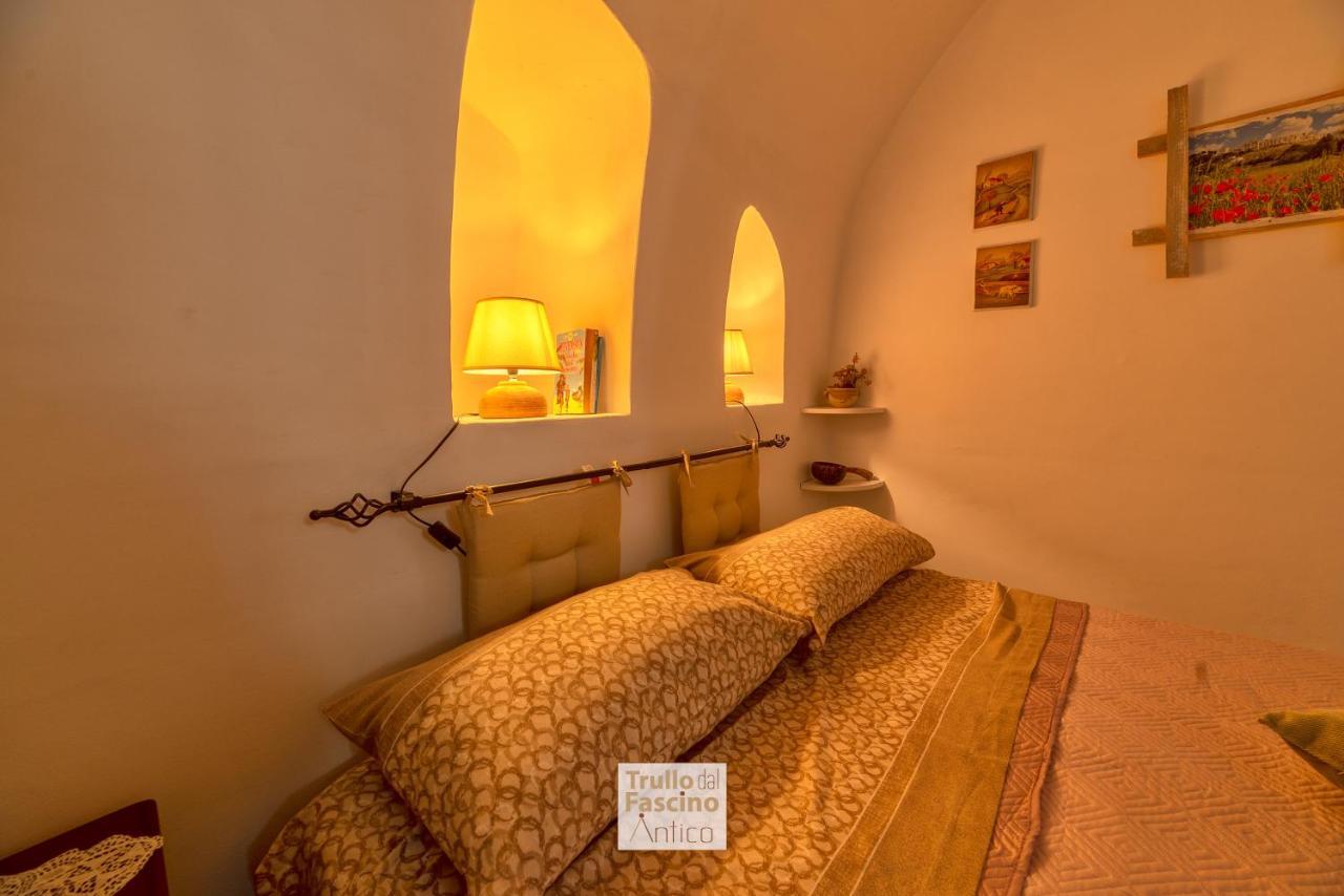 Trullo Dal Fascino Antico Villa Locorotondo Bagian luar foto
