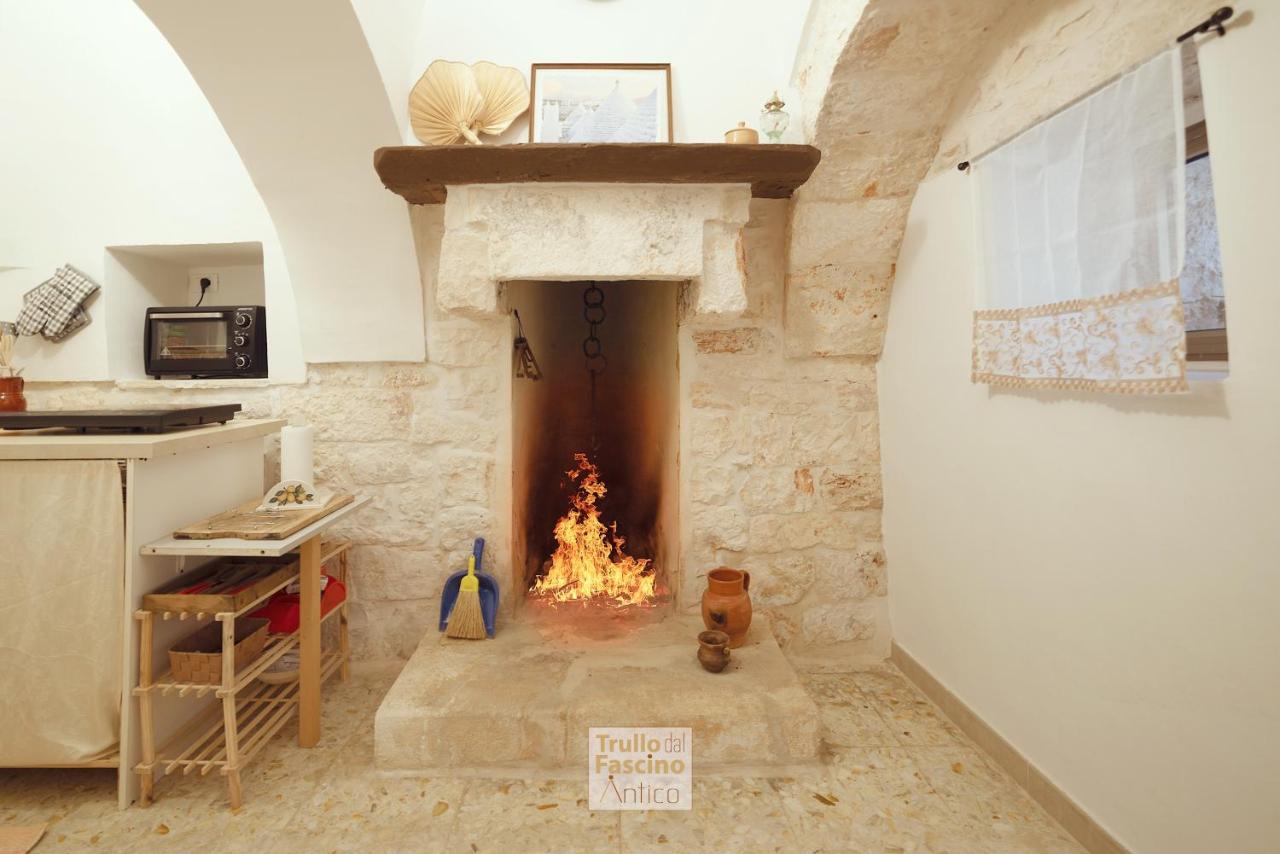 Trullo Dal Fascino Antico Villa Locorotondo Bagian luar foto