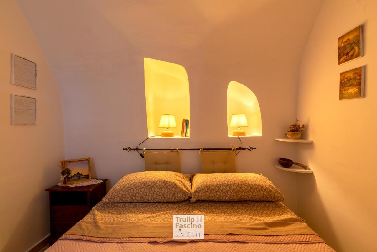 Trullo Dal Fascino Antico Villa Locorotondo Bagian luar foto