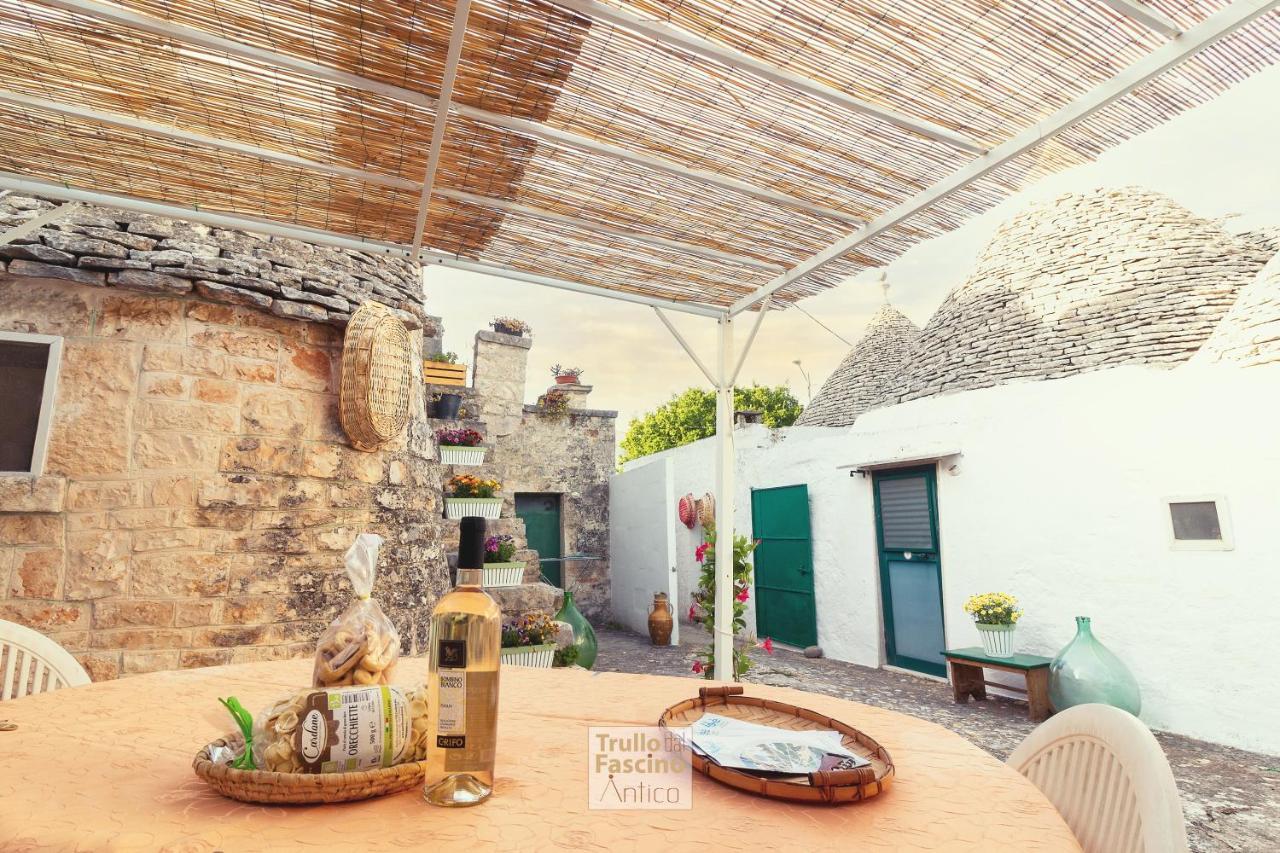 Trullo Dal Fascino Antico Villa Locorotondo Bagian luar foto