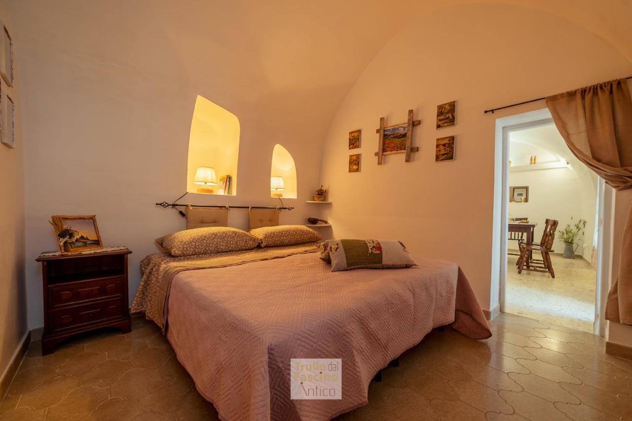 Trullo Dal Fascino Antico Villa Locorotondo Bagian luar foto