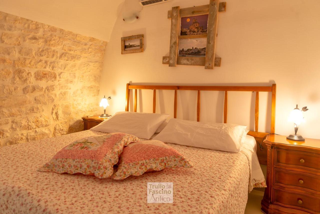 Trullo Dal Fascino Antico Villa Locorotondo Bagian luar foto