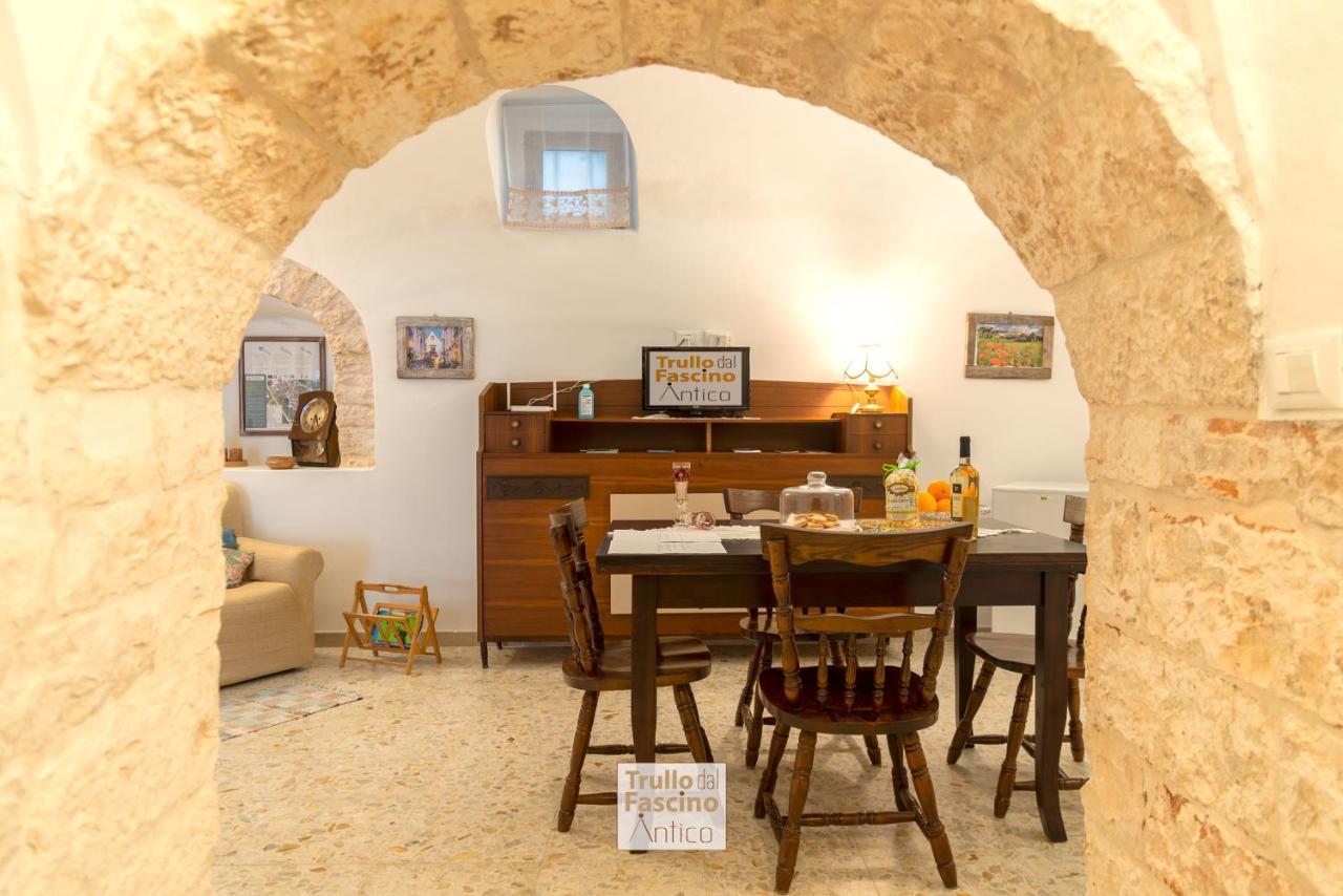 Trullo Dal Fascino Antico Villa Locorotondo Bagian luar foto