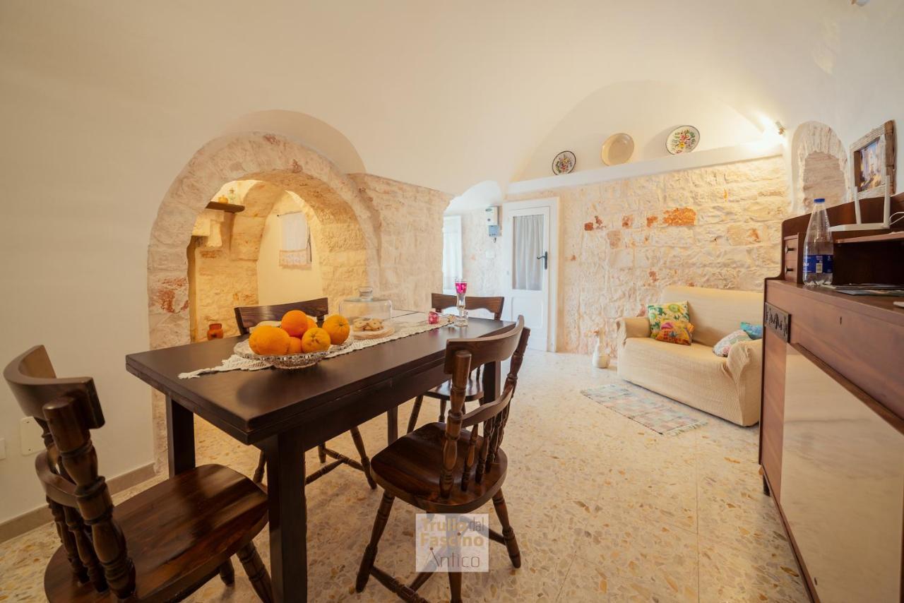 Trullo Dal Fascino Antico Villa Locorotondo Bagian luar foto