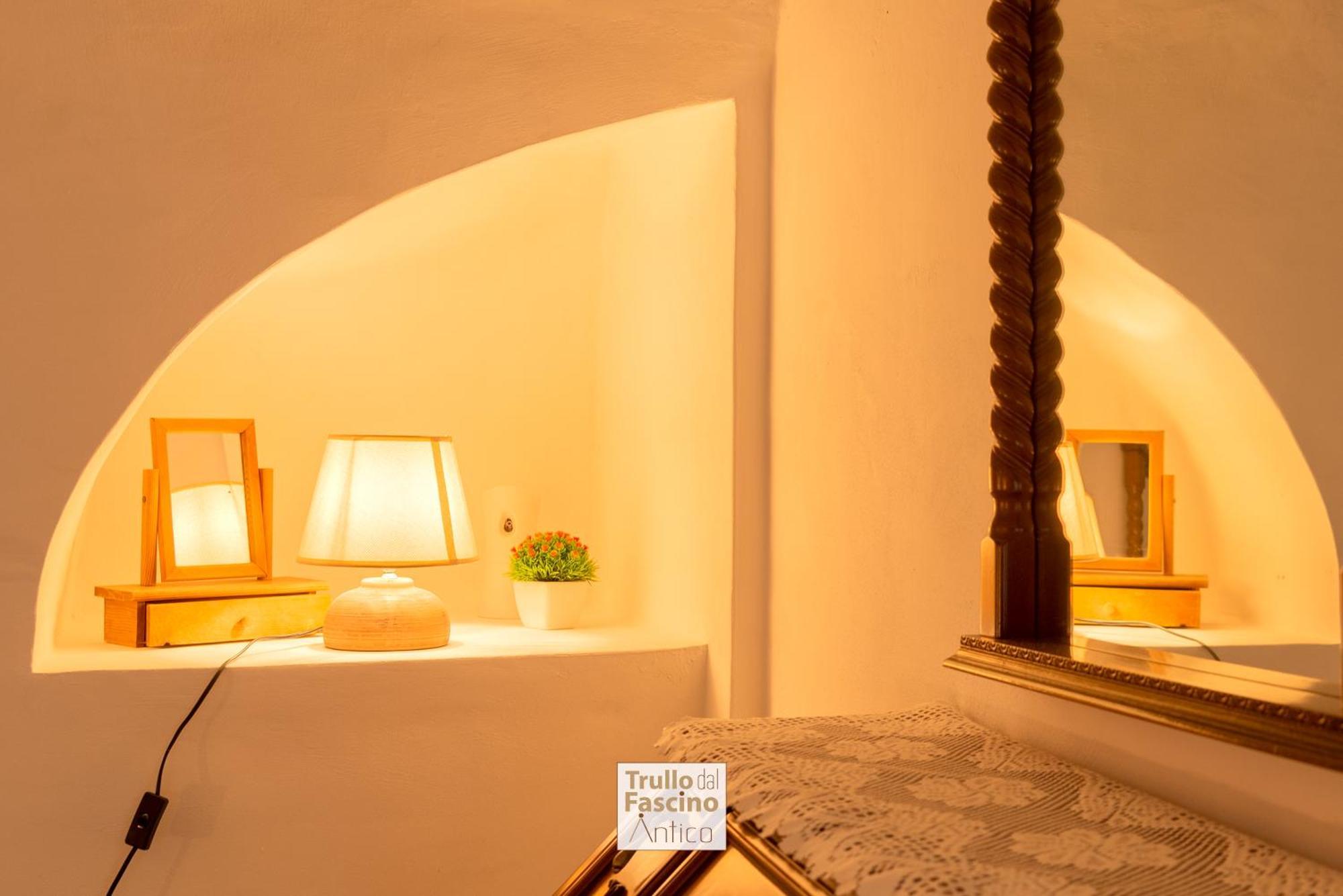 Trullo Dal Fascino Antico Villa Locorotondo Bagian luar foto